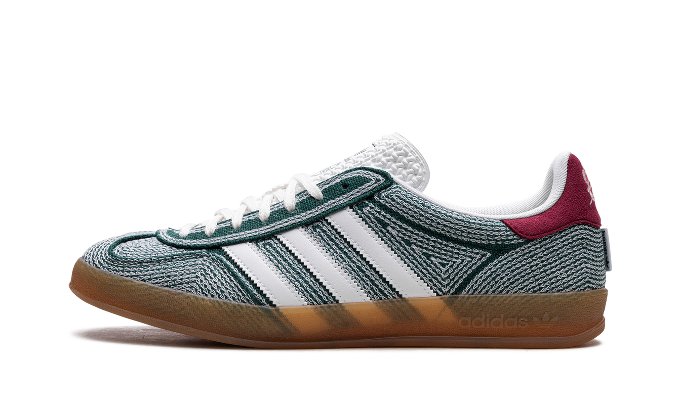 Adidas Gazelle Mid Indoor schoenen in groen en wit, stijlvol ontworpen door Sean Wotherspoon, geschikt voor binnengebruik.