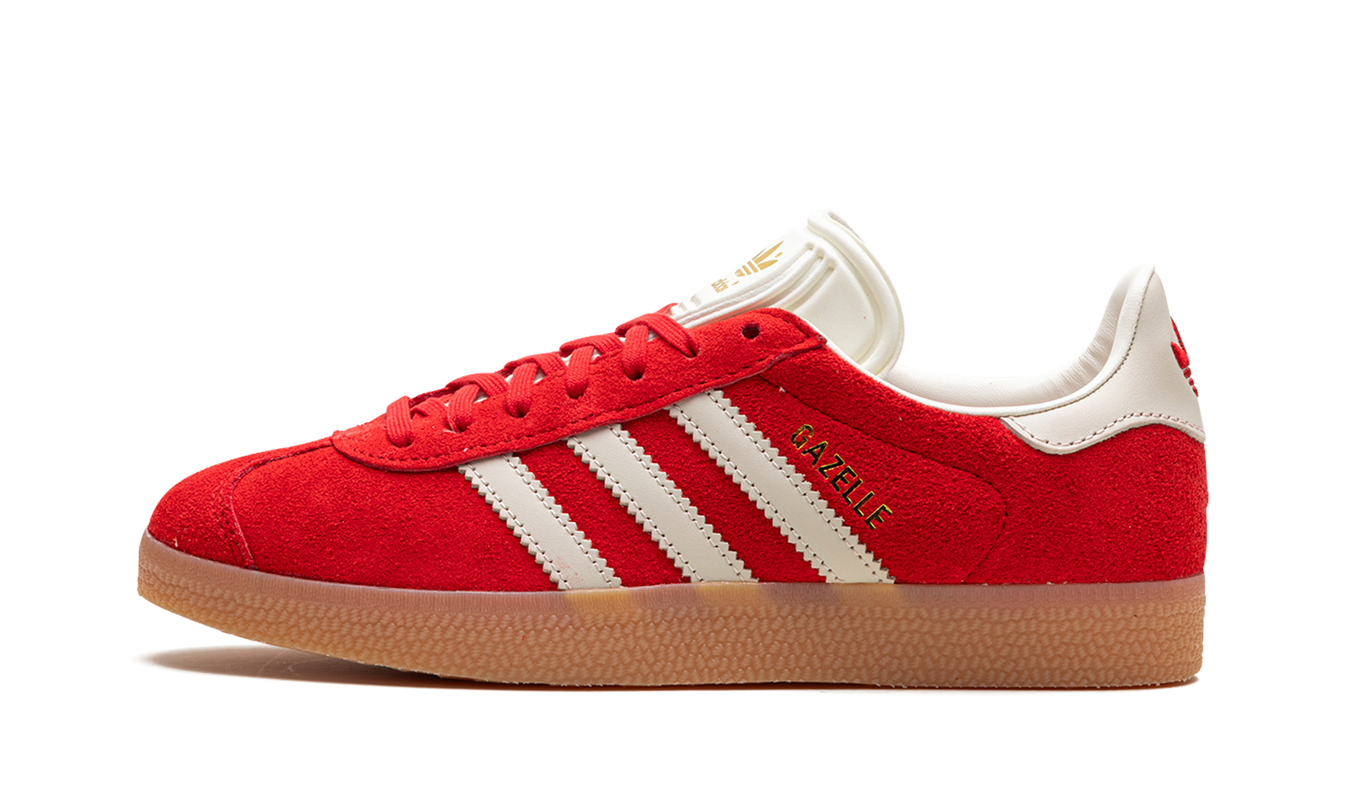 Dames Adidas Gazelle schoenen in rood met witte zool en merkdetails, stijlvolle sportieve schoenen voor dames