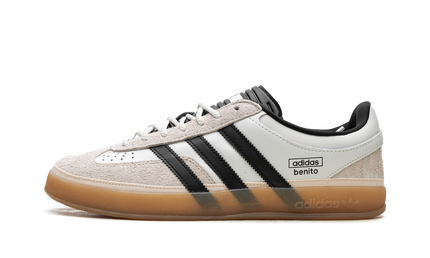 Adidas Gazelle indoor schoenen voor heren met "Bad Bunny - Off White" ontwerp, wit met zwarte details, geschikt voor binnengebruik