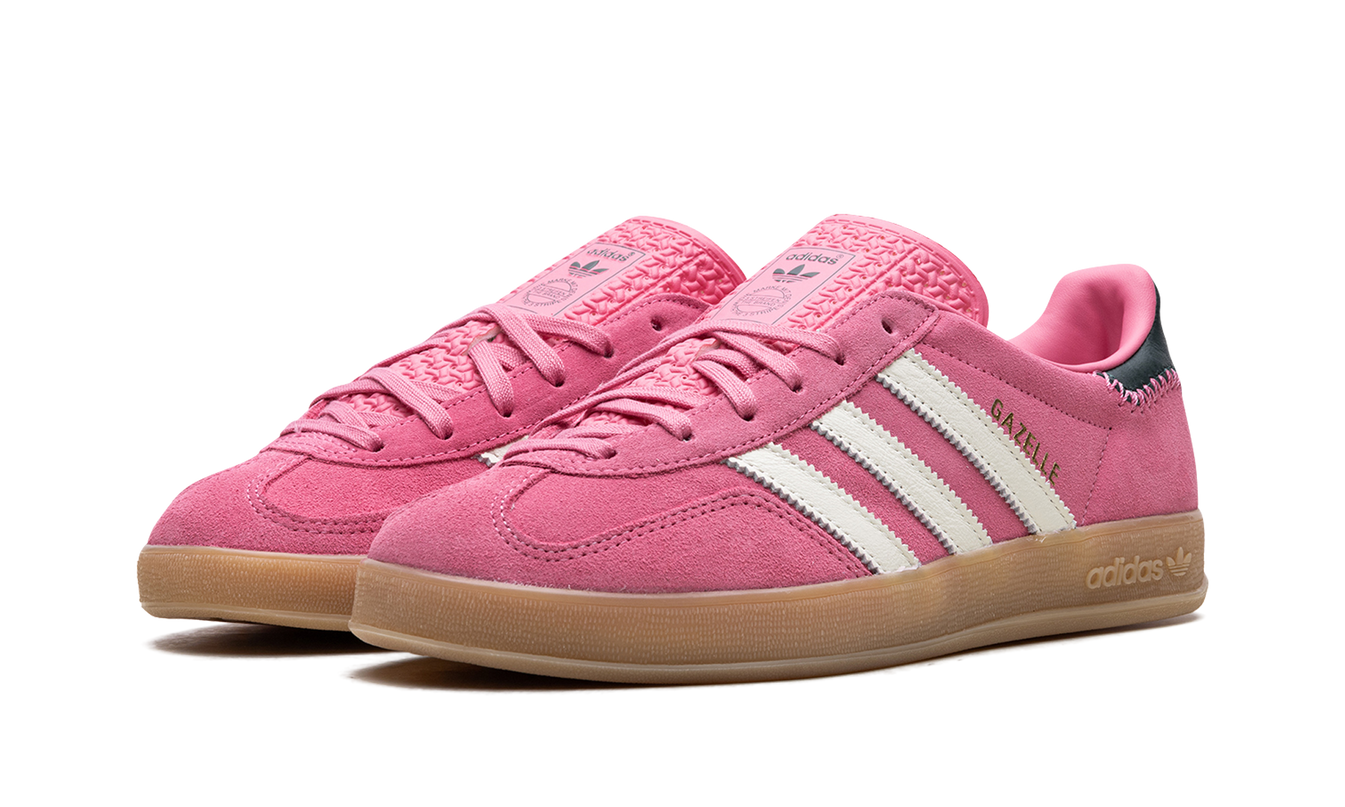 Dames Adidas Gazelle indoor schoenen in roze en collegegroen, comfortabele sneakers met stijlvolle uitstraling.