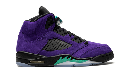 Sneakers Air Jordan 5 Retro "Alternate Grape" in zwart en paars met witte details, schoenen voor sport en casual gebruik.