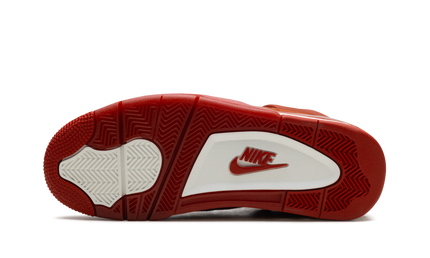 Air Jordan 4 OG schoenen in brick-ontwerp met zwarte en rode details, zichtbaar op de afbeelding.