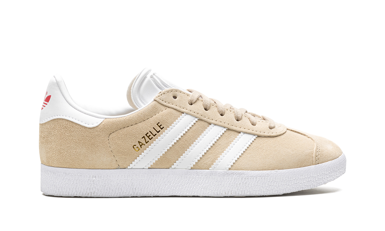 Witte Adidas Gazelle dames schoenen in beige met leren bovenkant en witte zool, casual en sportief ontwerp