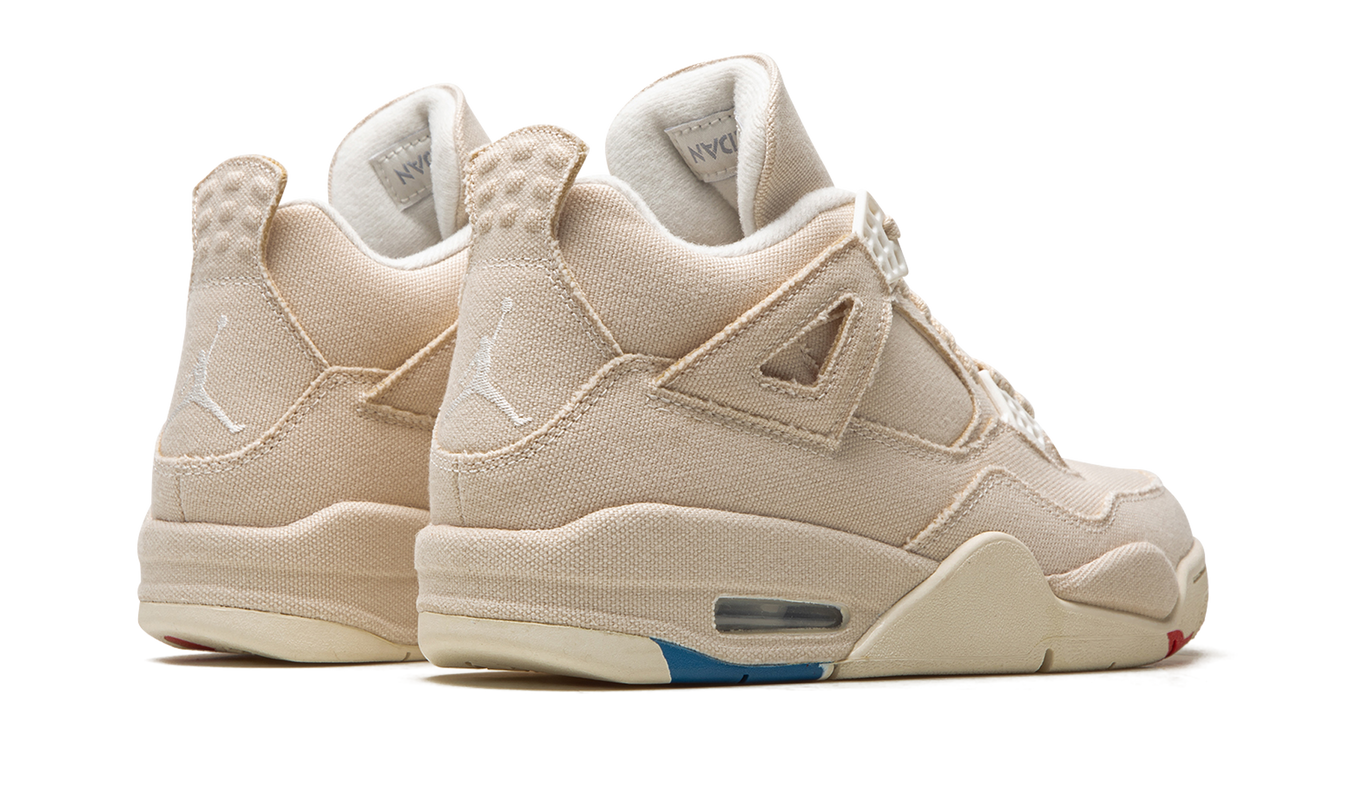 Witte en beige Air Jordan 4 WMNS sneakers van Mijn winkel met canvas details, zichtbare schoenzolen en stijlvol ontwerp
