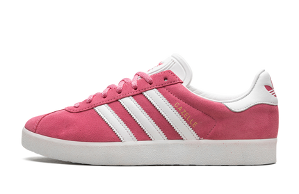 Dames Adidas Gazelle 85 Pink Fusion schoenen met roze en witte details, gemaakt van suède en leer, iconisch en comfortabel.