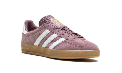 Dames Adidas Gazelle Indoor schoenen in Shadow Fig kleur, comfortabele sportschoenen voor binnen gebruik