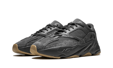 Zwarte Yeezy Boost 700 sneakers van Mijn winkel, sportieve schoenen met dikke zool en opvallend design.