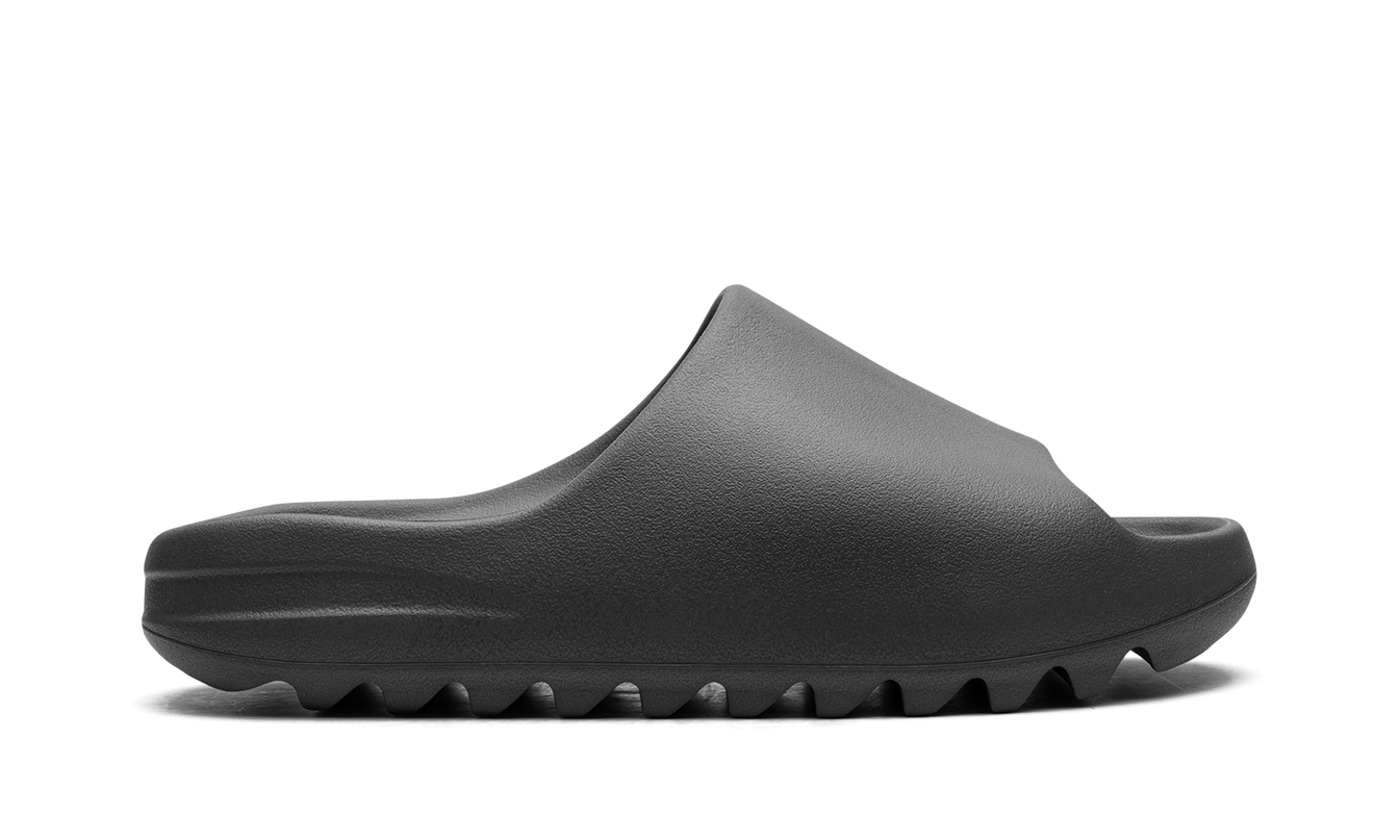 Witte Yeezy Slide "Granite" slippers van Mijn winkel met comfortabele, schuimrubberzool en brede band.