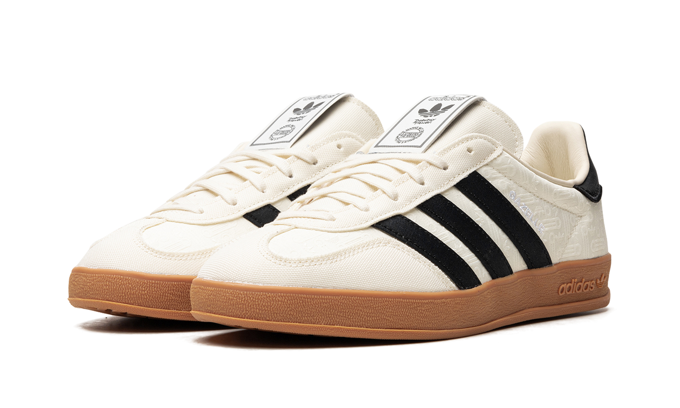 Adidas Gazelle indoor schoenen in Dorophy Tang kleur, zachte sportieve sneakers voor binnengebruik, zichtbaar met veters en suède details.