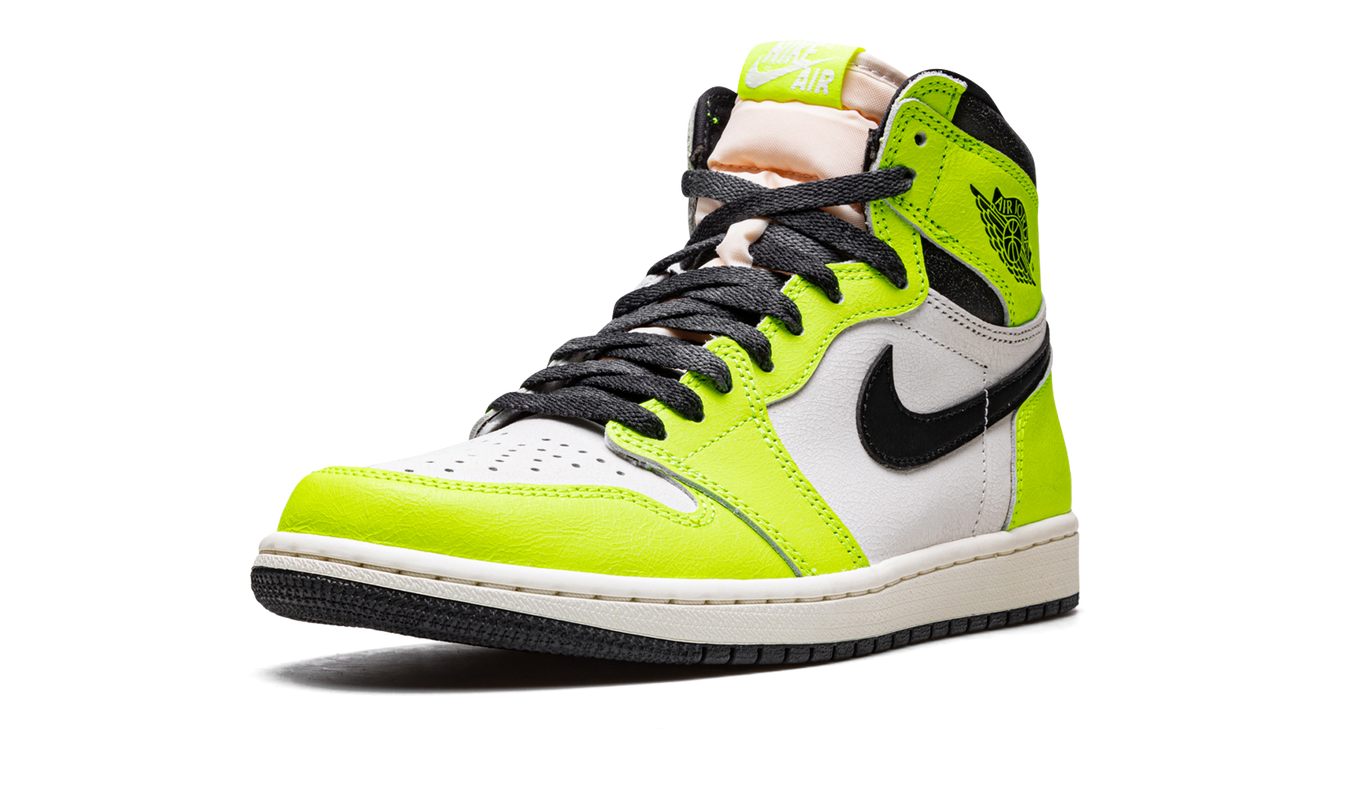 Lichte Air Jordan 1 High OG "Visionaire" sneakers in zwart en wit met kenmerkende stijlelementen en hoge schacht.