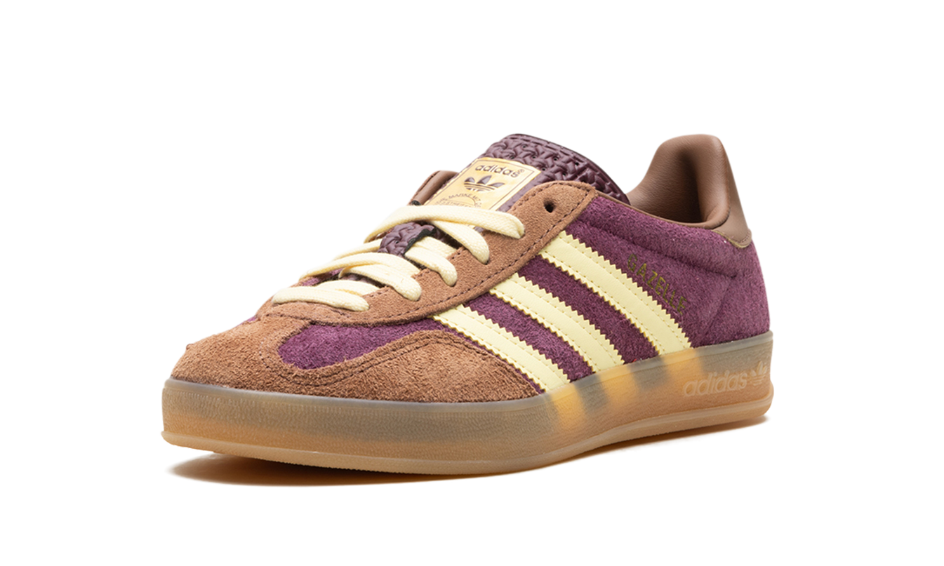 Adidas Gazelle Indoor schoenen in maroon en bijna geel, comfortabele sportschoenen voor binnengebruik