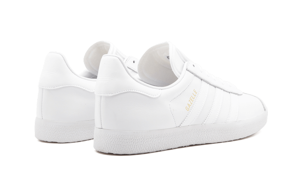 Witte Adidas Gazelle schoenen met leren bovenwerk en witte veters, stijlvolle sneakers voor dagelijks gebruik