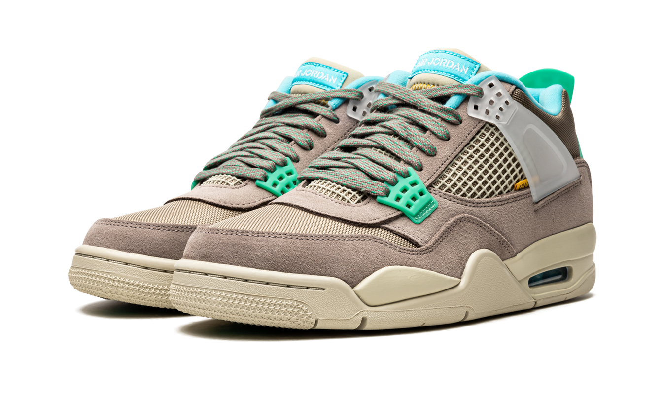 Taupe Haze Air Jordan 4 Retro SP schoenen met Union 30e verjaardag logo en gedetailleerde design, natuurlijke close-up afbeelding