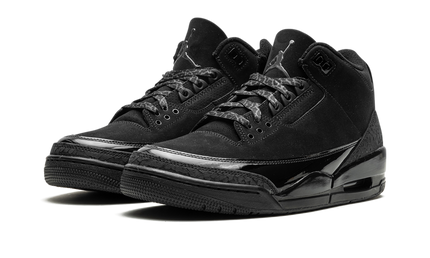 Zwarte Air Jordan 3 "Black Cat 2025" sneakers van Mijn winkel met leren bovenwerk en witte zool, detailfoto van de schoen