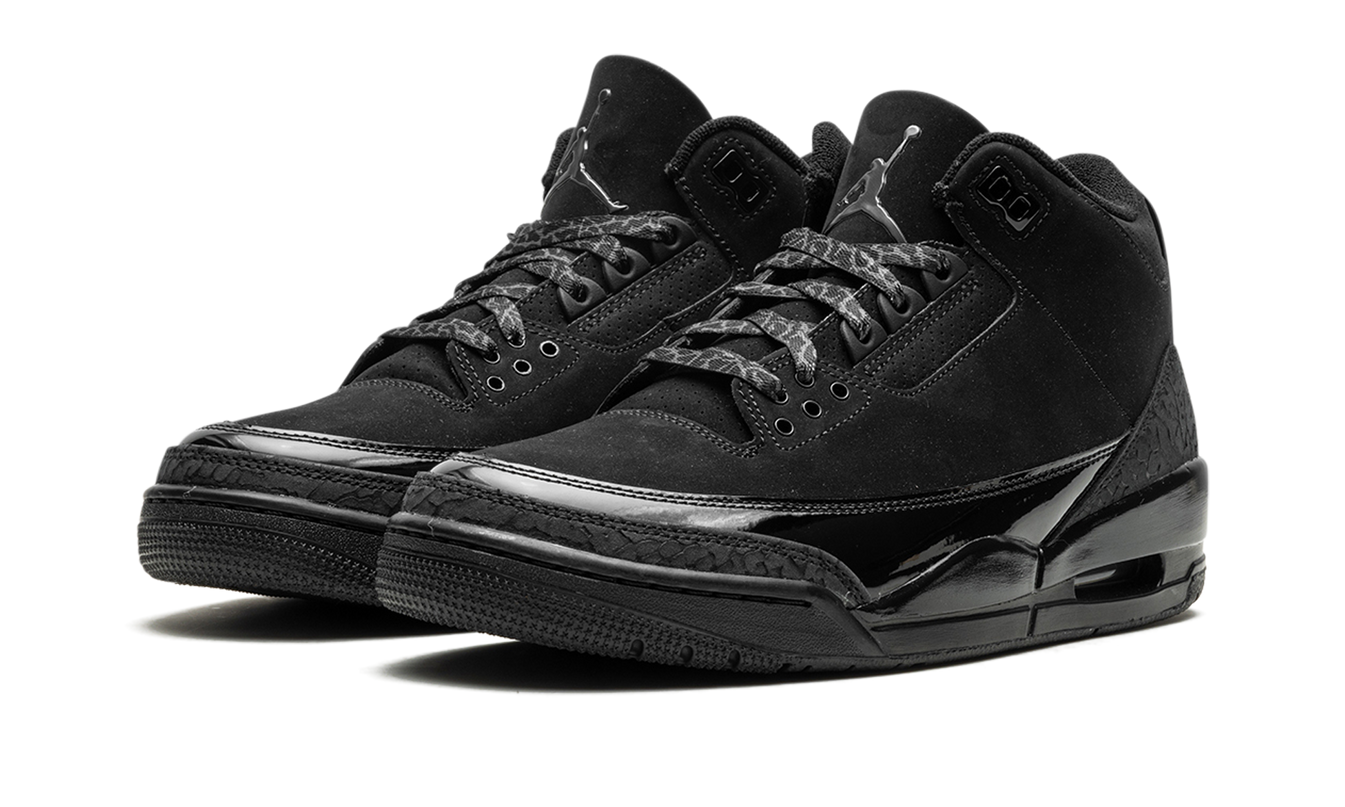 Zwarte Air Jordan 3 "Black Cat 2025" sneakers van Mijn winkel met leren bovenwerk en witte zool, detailfoto van de schoen