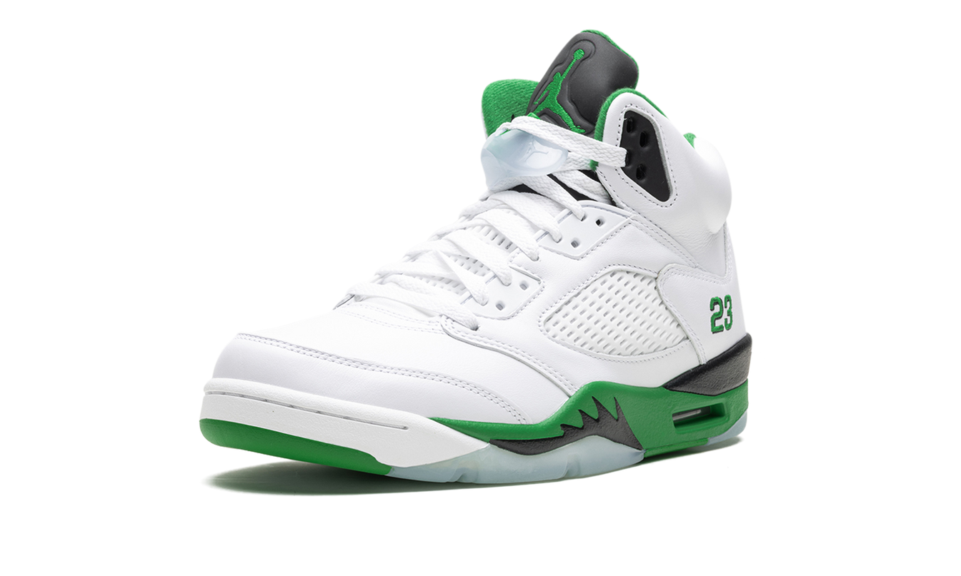 Dames Air Jordan 5 Lucky Green sneakers met groene en zwarte details, visueel opvallend en sportief ontwerp.