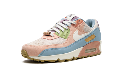 Nike Air Max 90 SE dames schoenen met kleurrijk design en witte zool, geschikt voor casual en sportief gebruik.