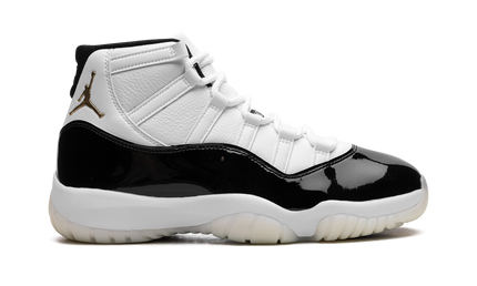 Sportieve Air Jordan 11 Gratitude sneakers in zwart en wit met glanzende afwerking en witte zool, voor heren.