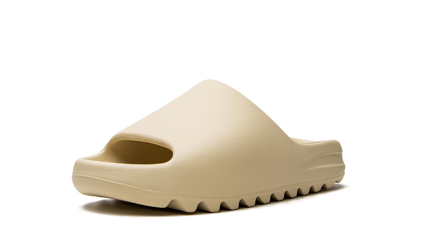 Lichte beige Yeezy Slide "Bone 2022" schoenen van Mijn winkel, comfortabele slippers voor casual gebruik.